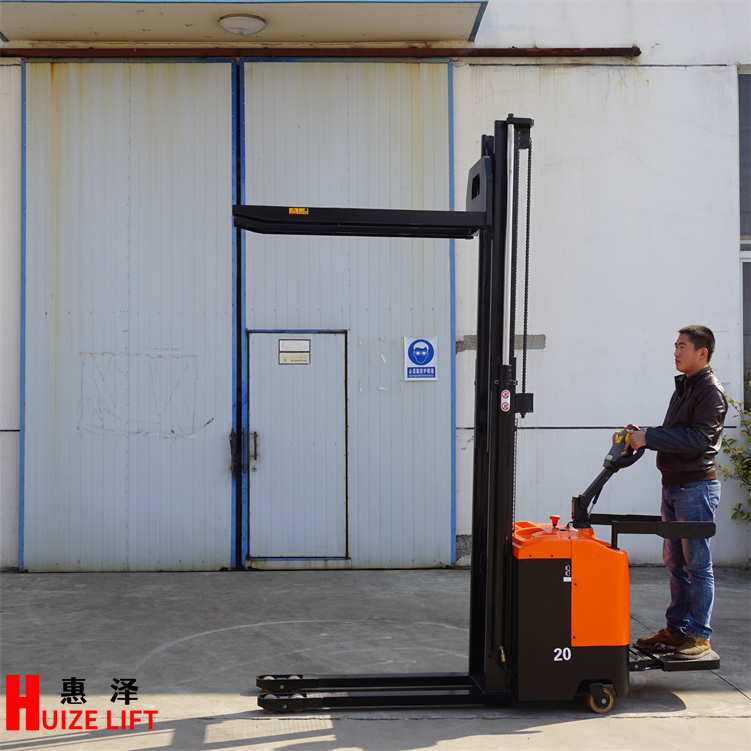 新全電動(dòng)堆高車 (6) 新全電動(dòng)堆高車 (6)